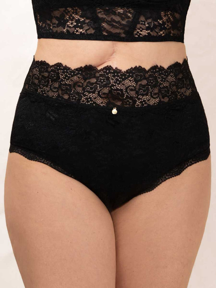 Cachetero Alto en Encaje Negro